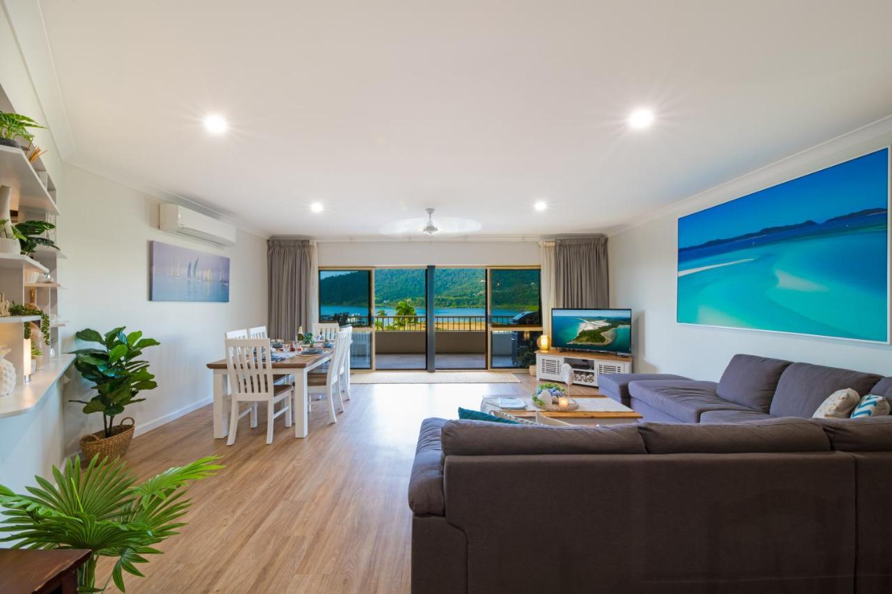 Appartamento Eagles Nest On Airlie Airlie Beach Esterno foto