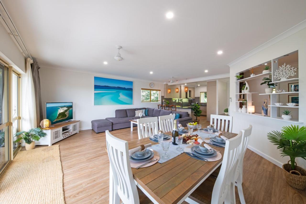 Appartamento Eagles Nest On Airlie Airlie Beach Esterno foto